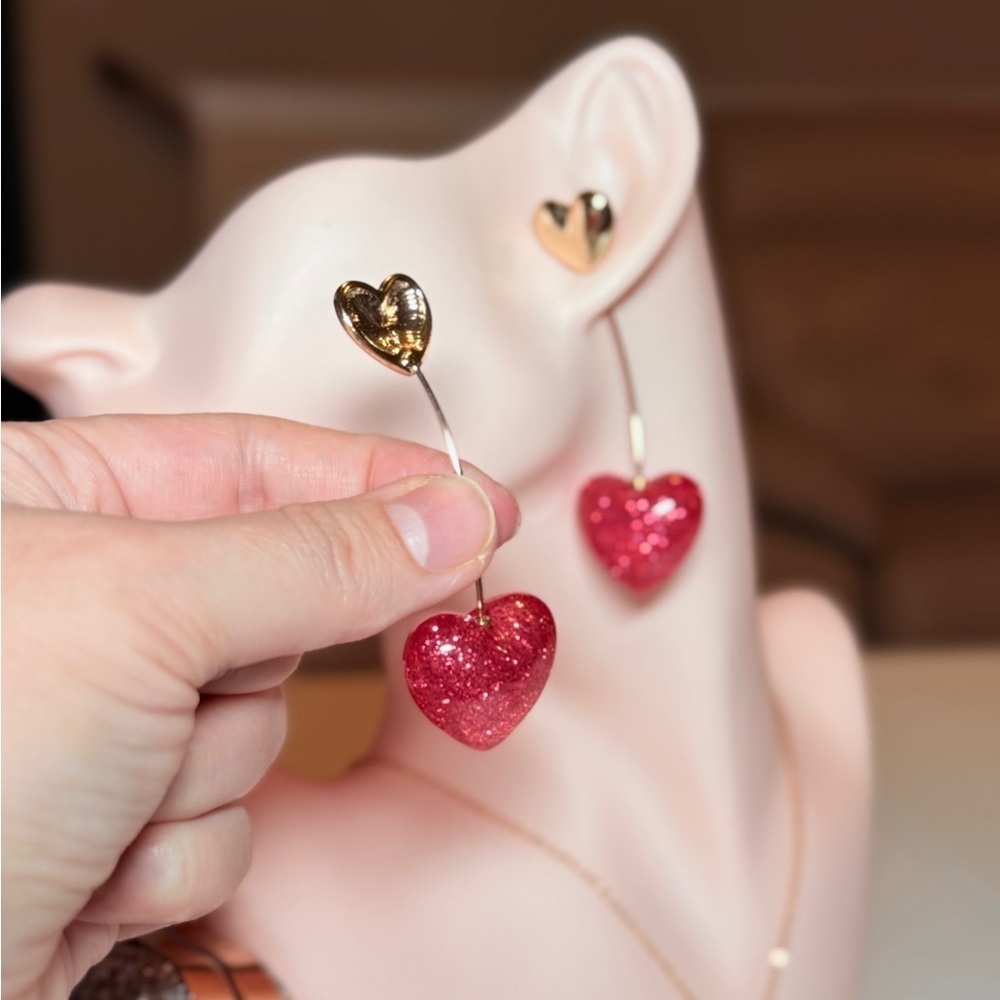 ⚜️ Valentine’s Love | Red Heart Drop Earrings - Picture 6 of 9